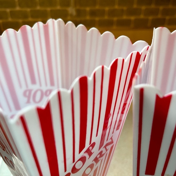 2 plastic popcorn 🍿 containers - Picture 5 of 9